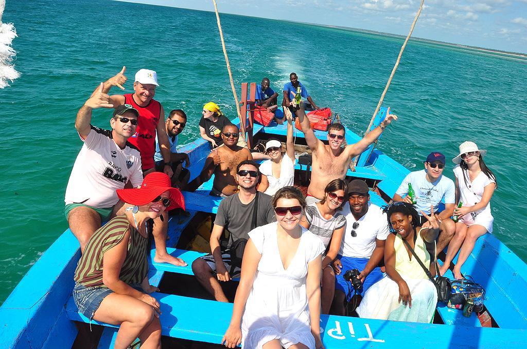 Dolphin Dhow Beach Safaris Виланкулос Экстерьер фото